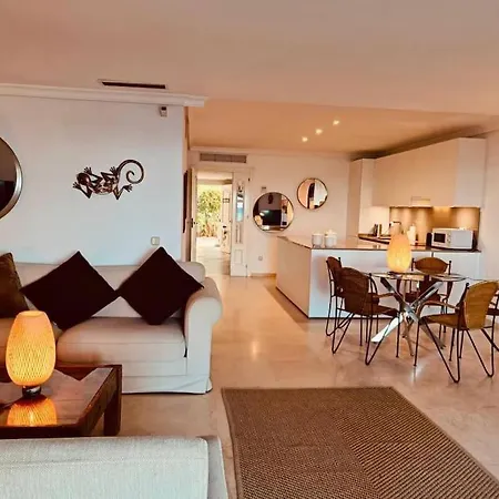 Gorgeous Beachfront With Stunning Sea Views & Garden Apartment